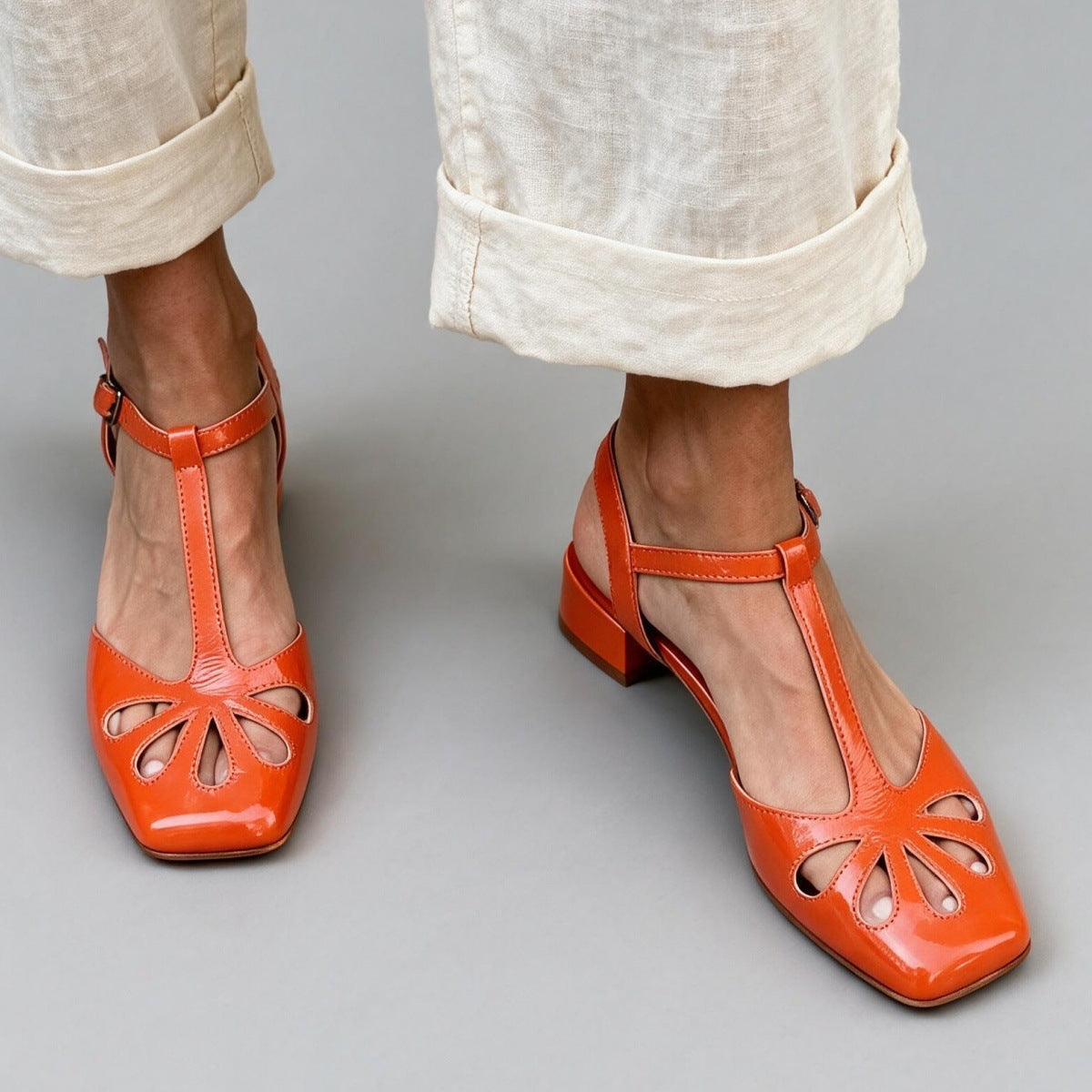 Women's Retro T-Bar Cut-Out Roman Sandals – Mid Heel