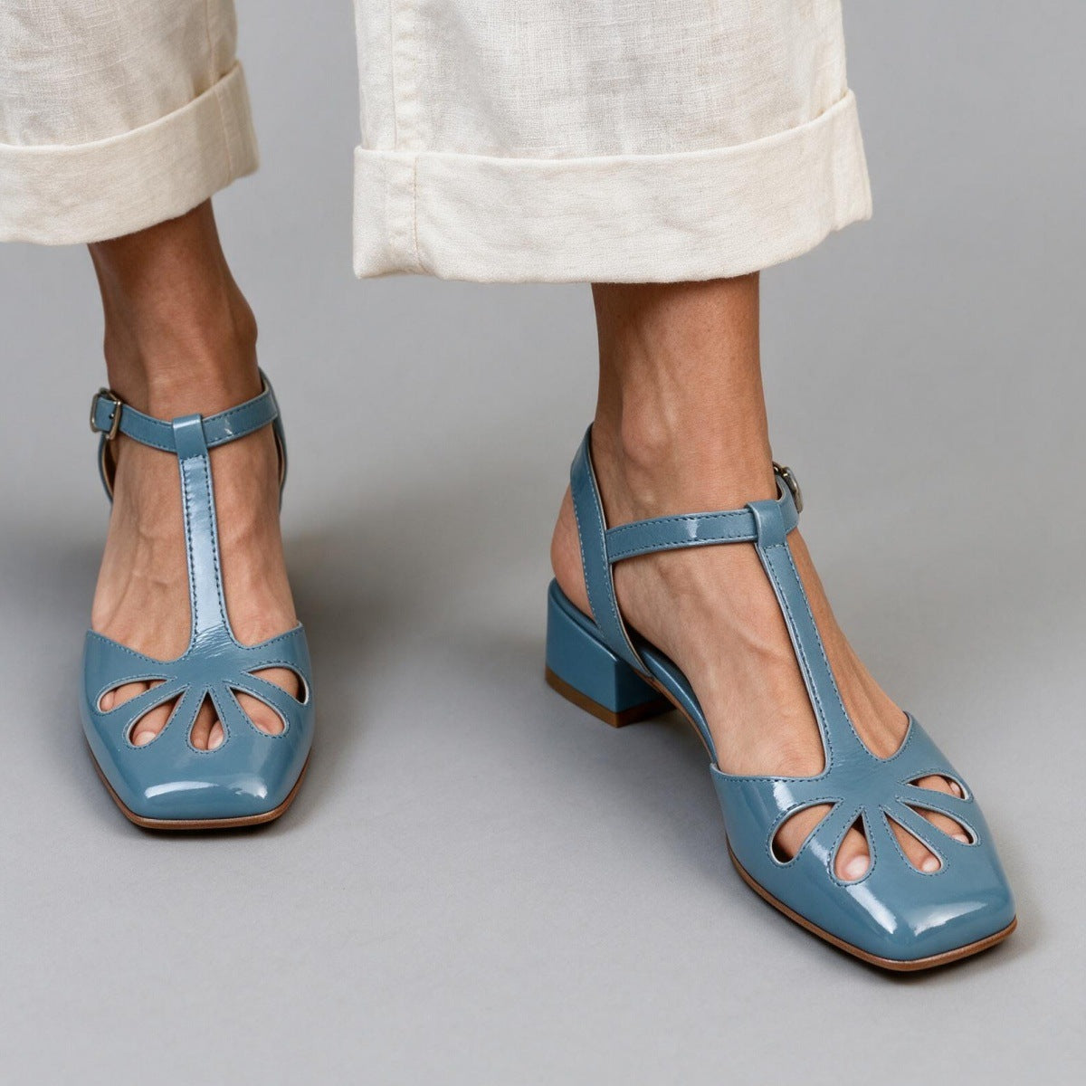 Women's Retro T-Bar Cut-Out Roman Sandals – Mid Heel
