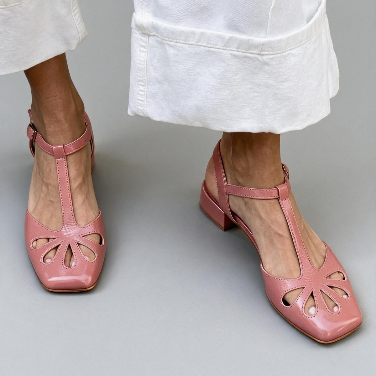 Women's Retro T-Bar Cut-Out Roman Sandals – Mid Heel